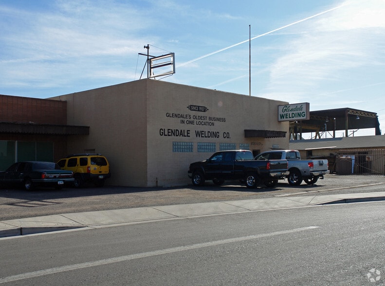 6725-6729 N 57th Drive portfolio of 2 properties for sale on LoopNet.com - Primary Photo - Image 2 of 2