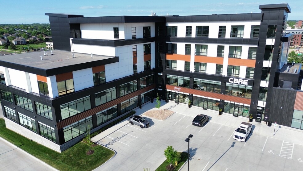 595 S 60th St, West Des Moines, IA for lease - Building Photo - Image 3 of 7