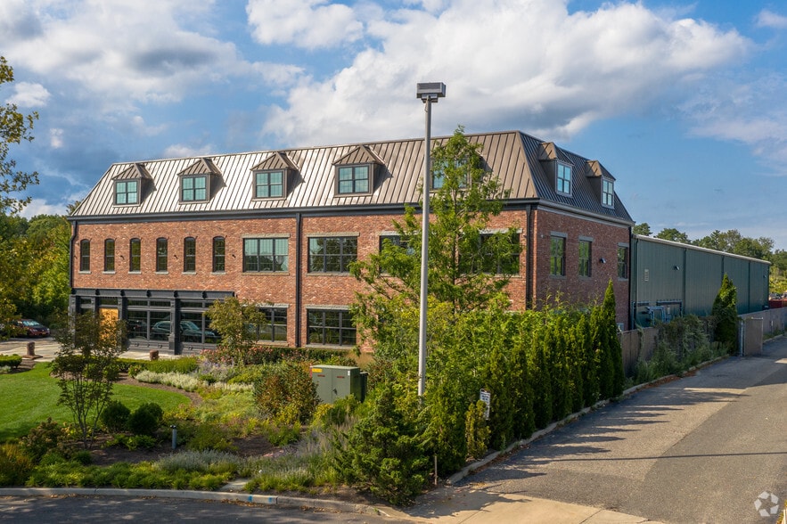 25 Newton Pl, Hauppauge, NY for lease - Building Photo - Image 3 of 10