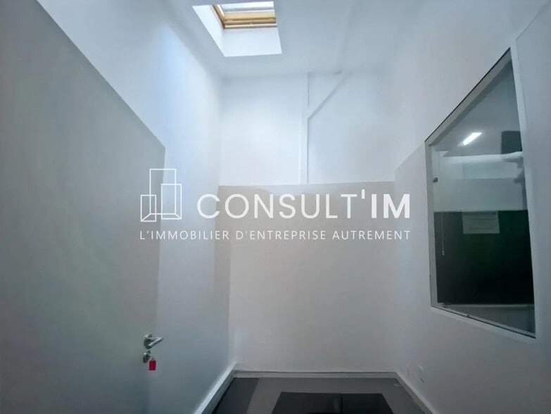 Office in Paris for lease - Building Photo - Image 3 of 7