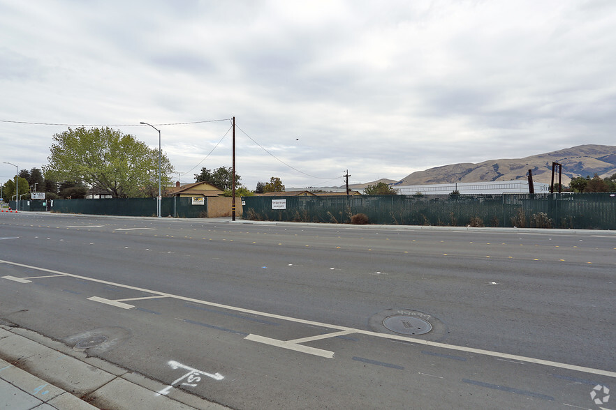 45846 Warm Springs Blvd, Fremont, CA for lease - Building Photo - Image 2 of 2