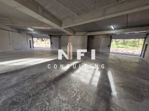 Route De Biot, Valbonne for lease Interior Photo- Image 1 of 3