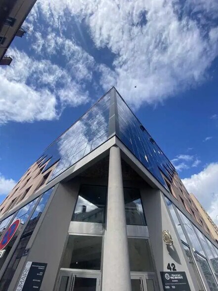 Office in Lyon for lease - Building Photo - Image 2 of 14