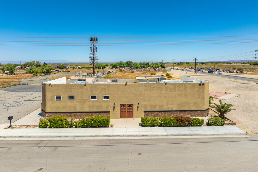 8837 E Palmdale Blvd, Palmdale, CA for sale - Primary Photo - Image 1 of 52