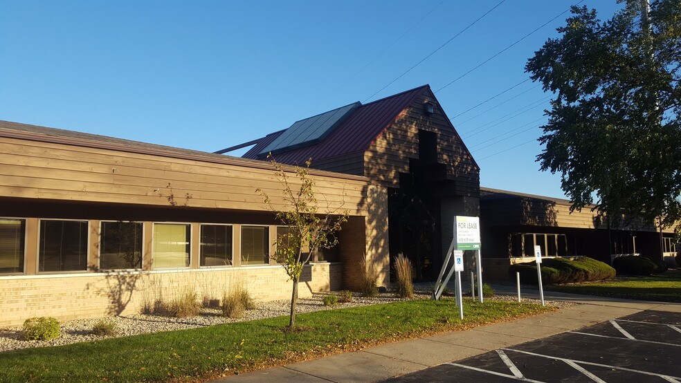 3 Point Pl, Madison, WI for sale - Building Photo - Image 1 of 1