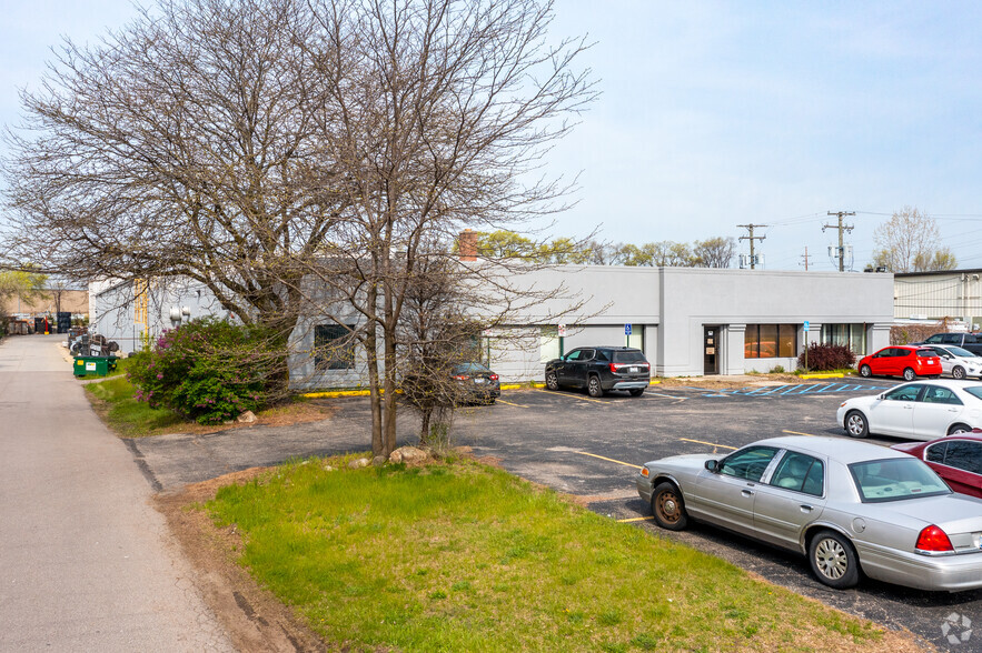 12801 Newburgh Rd, Livonia, MI for lease - Building Photo - Image 3 of 4