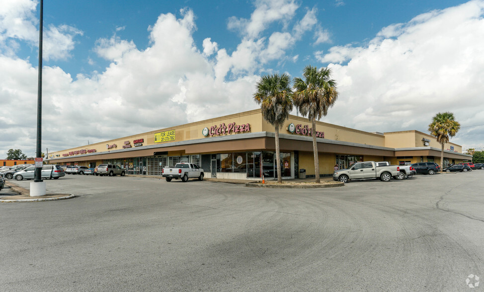 1218-1240 Shaver St, Pasadena, TX for lease - Building Photo - Image 2 of 9