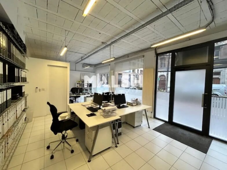 Office in Lyon for lease - Interior Photo - Image 2 of 9