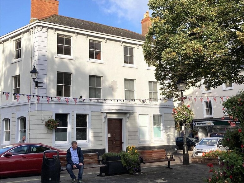 Wellington Sq, Minehead for lease - Building Photo - Image 3 of 7