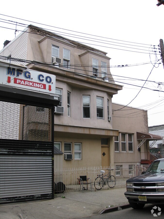 21942196 McDonald Ave, Brooklyn, NY 11223