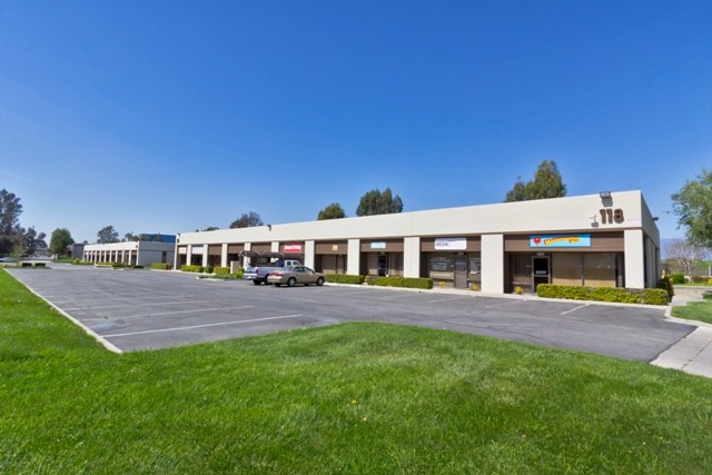 118 E Airport Dr, San Bernardino, CA for lease - Building Photo - Image 3 of 7