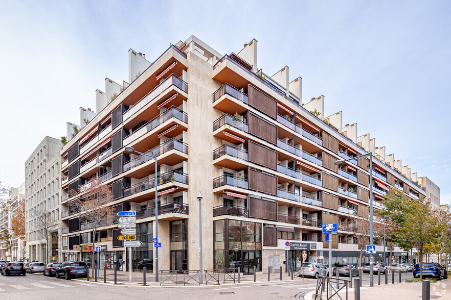 Retail in Marseille for lease - Primary Photo - Image 1 of 15