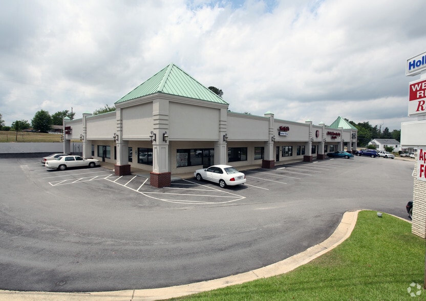 501-517 Lillington Hwy, Spring Lake, NC for lease - Building Photo - Image 3 of 4