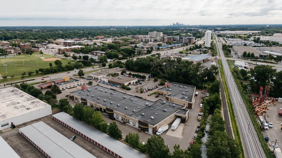 10921 Excelsior Blvd, Hopkins, MN for lease - Building Photo - Image 3 of 6