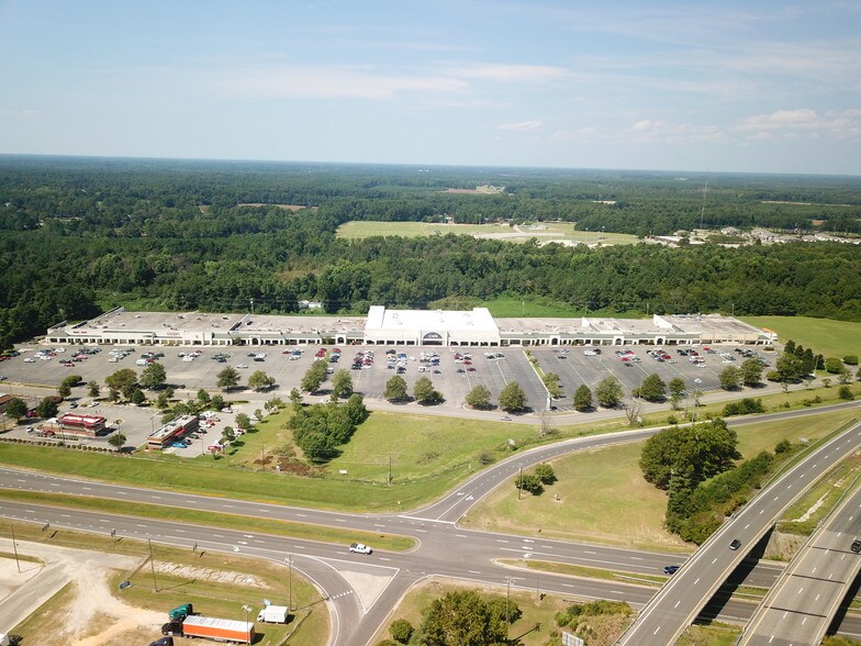 1339 Scotland Crossing Dr, Laurinburg, NC 28352