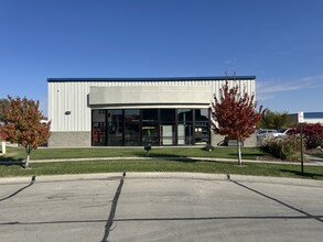 2166 Magnum Cir, Lincoln, NE for lease Building Photo- Image 2 of 21