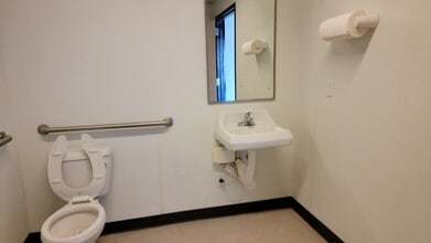 State St, Salem, OR for lease Interior Photo- Image 1 of 5