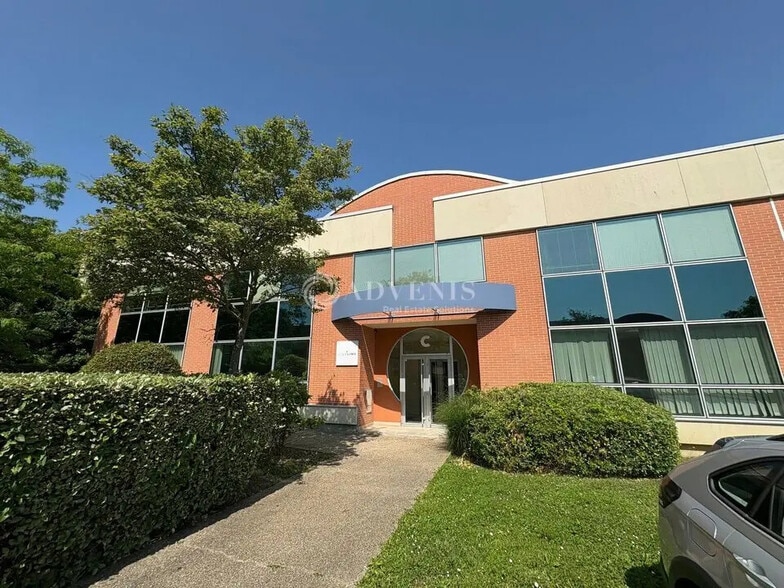 Office in Guyancourt for lease - Building Photo - Image 3 of 6