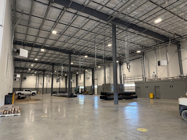 741 Hickory Industrial Dr, Old Hickory, TN for lease - Building Photo - Image 2 of 8