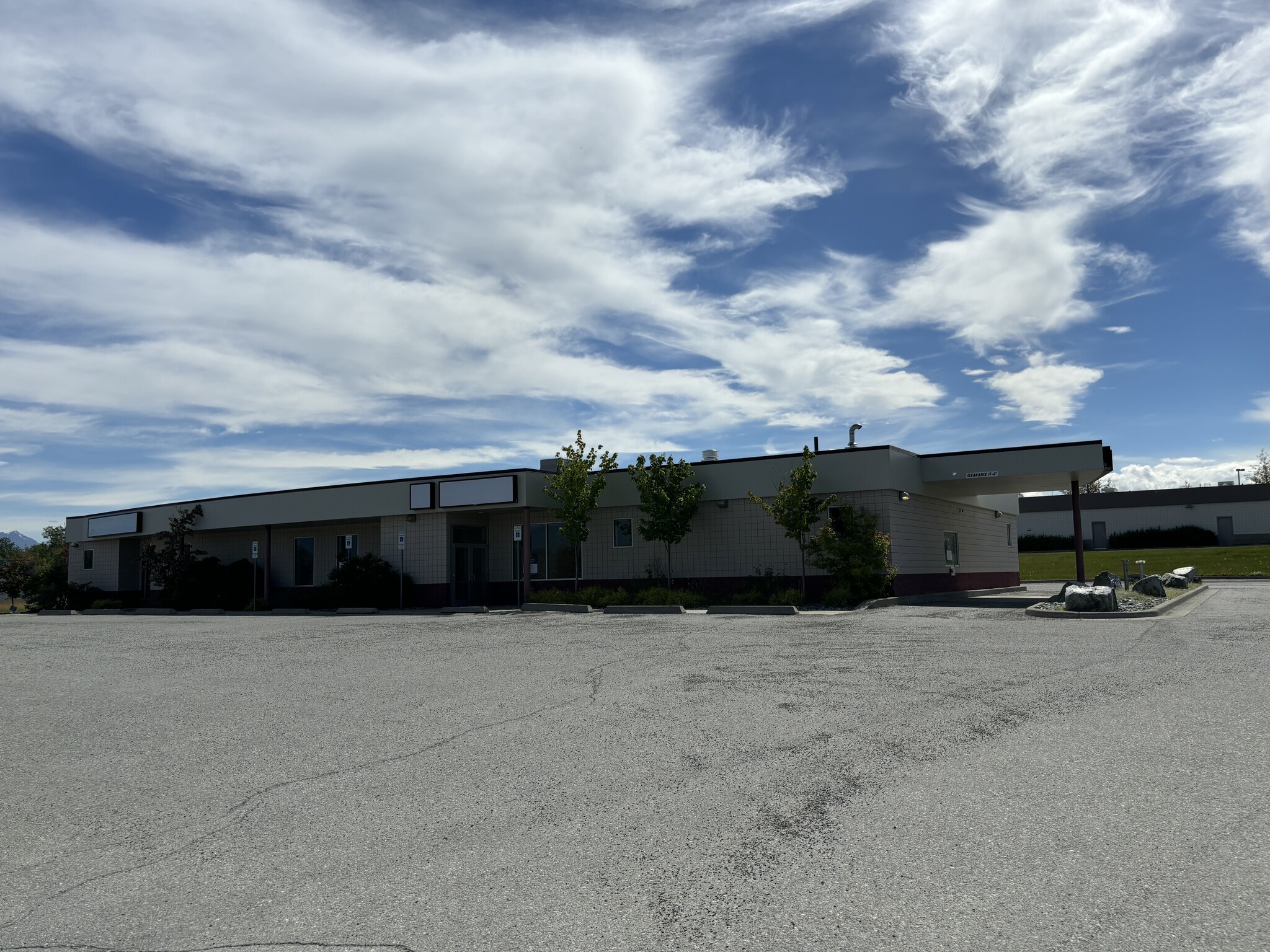 3674 E Country Field Cir, Wasilla, AK for lease Building Photo- Image 1 of 15