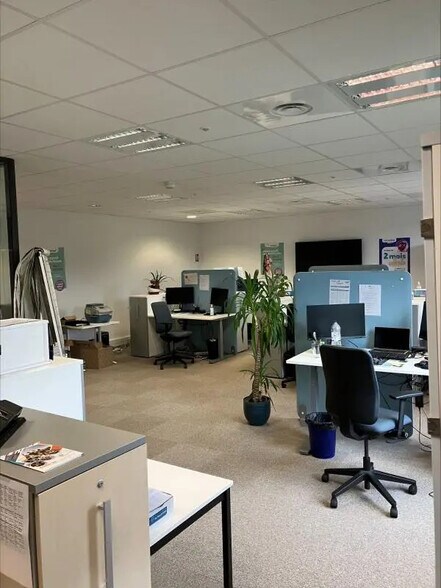 314 Allée Des Noisetiers, Limonest for lease - Interior Photo - Image 2 of 9