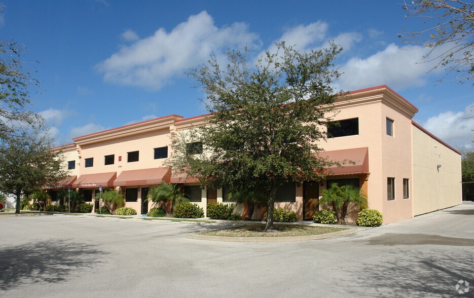 4344 Corporate Sq, Naples, FL 34104