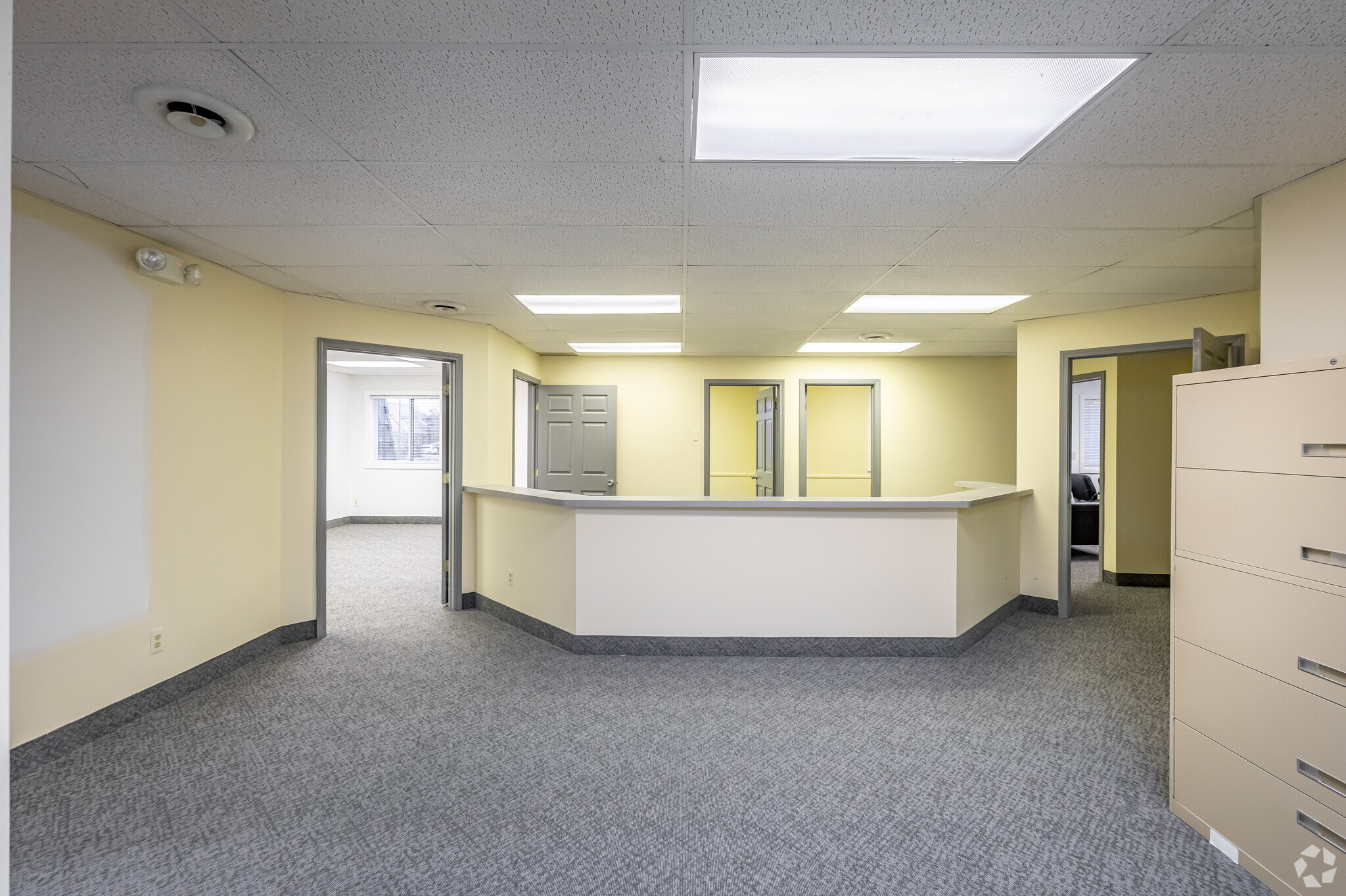 811 Oakwood Dr, Rochester, MI for lease Interior Photo- Image 1 of 4