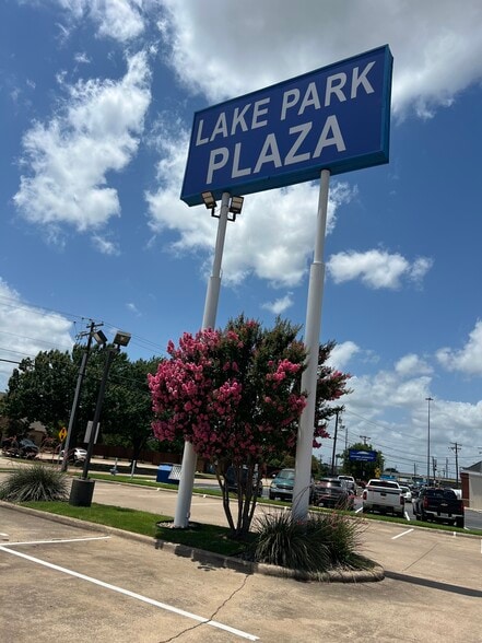 359 Lake Park Rd, Lewisville, TX for sale - Building Photo - Image 3 of 12