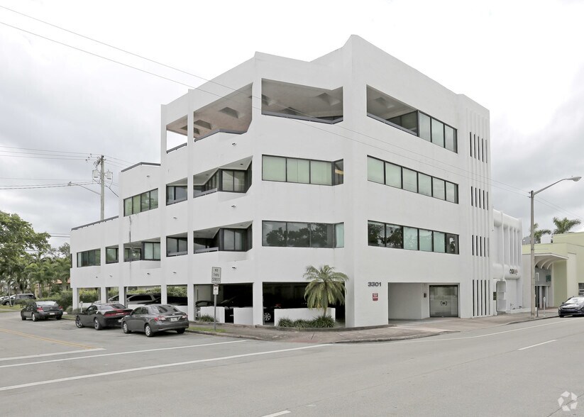 3301 Ponce De Leon Blvd, Miami, FL for lease - Building Photo - Image 2 of 7