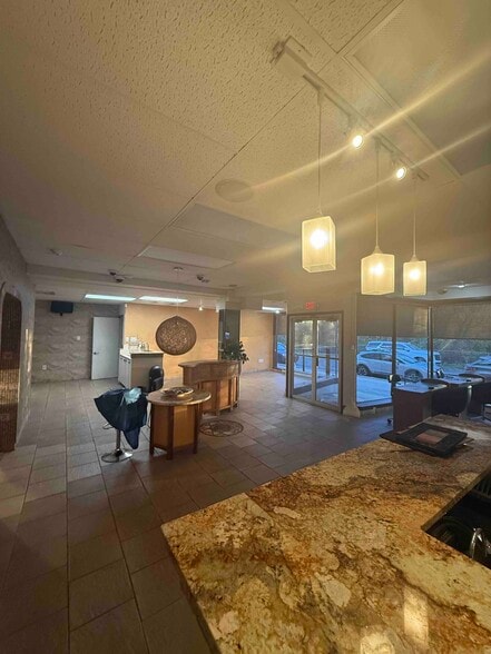 427 Front St, Catasauqua, PA for lease - Building Photo - Image 2 of 12