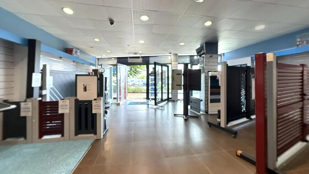 Retail in Quincy-sous-Sénart for lease - Interior Photo - Image 3 of 8