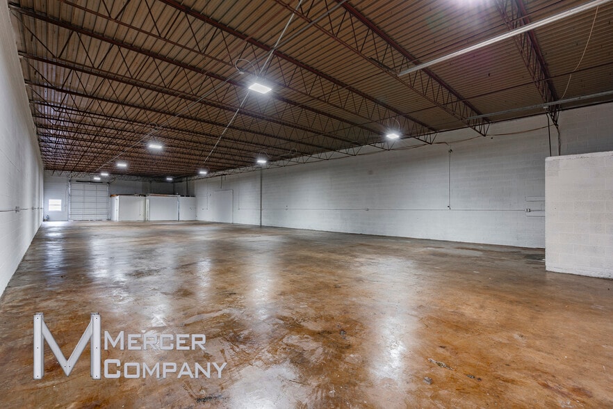 1700-1724 Parkside Ave, Irving, TX for lease - Interior Photo - Image 3 of 16