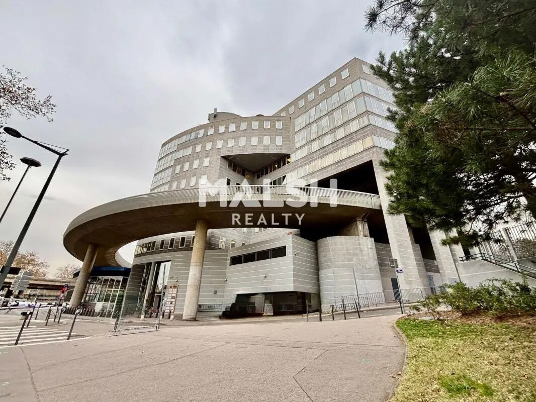 Office in Lyon for sale Building Photo- Image 1 of 9