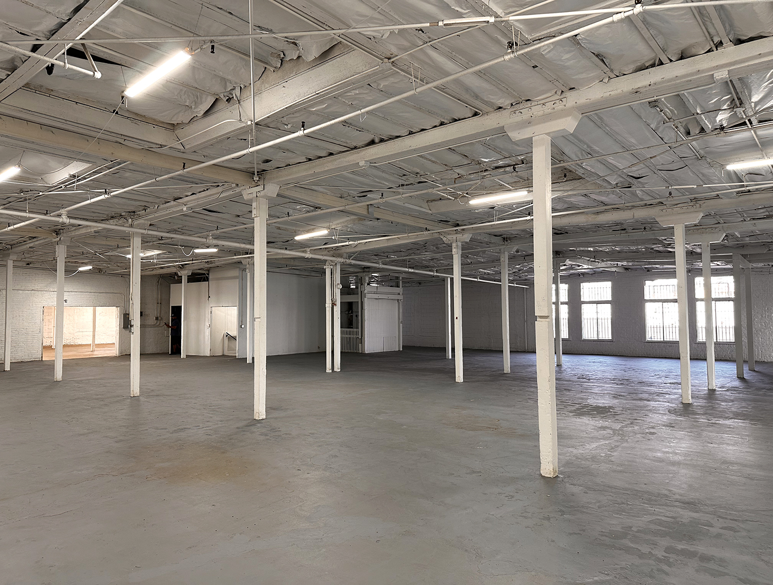 901 E 8th St, Los Angeles, CA for lease Interior Photo- Image 1 of 10