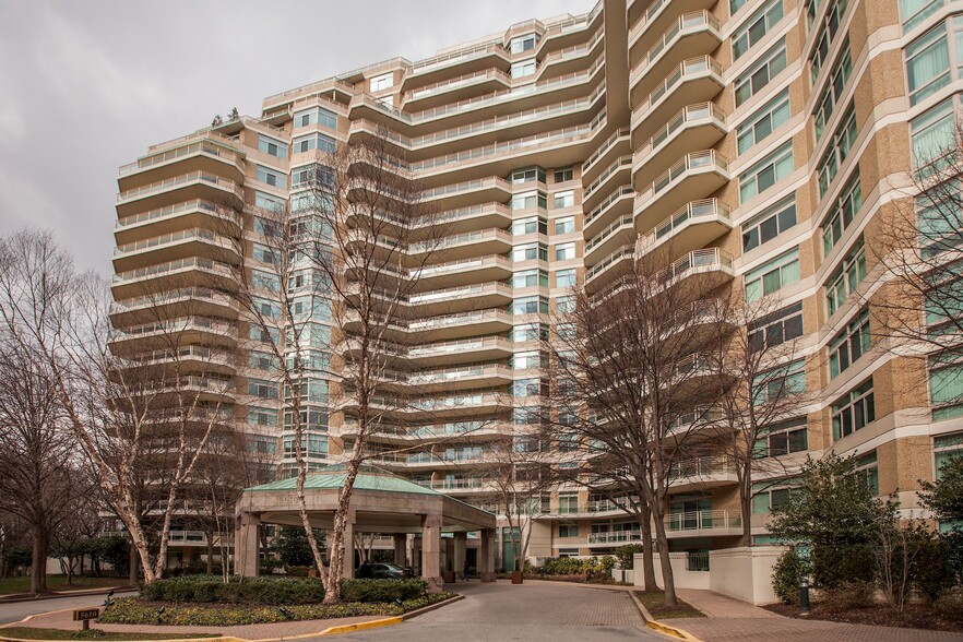 5610 WISCONSIN Ave, Chevy Chase, MD 20815