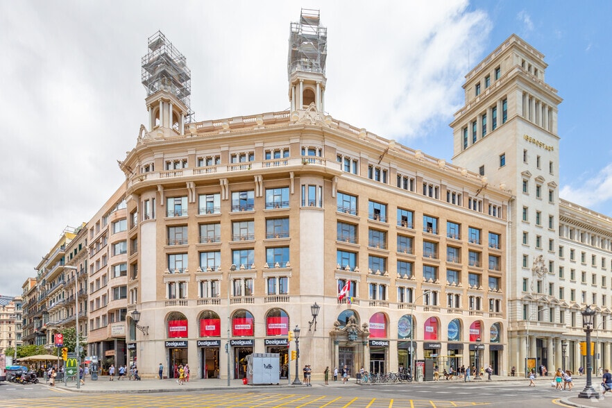 Coworking Space in Plaça de Catalunya, 9, Barcelona for lease - Primary Photo - Image 1 of 5
