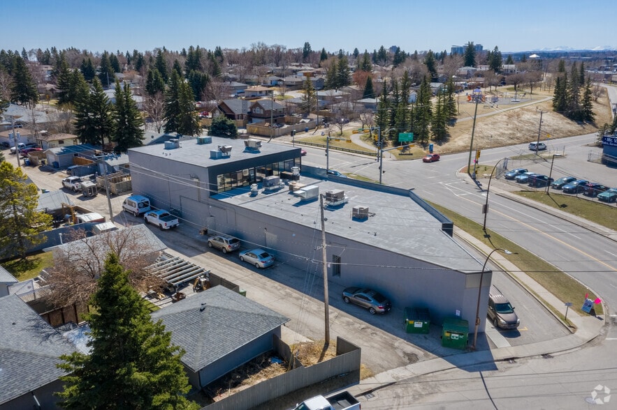 7220 Fairmount Dr SE, Calgary, AB for lease - Building Photo - Image 2 of 11