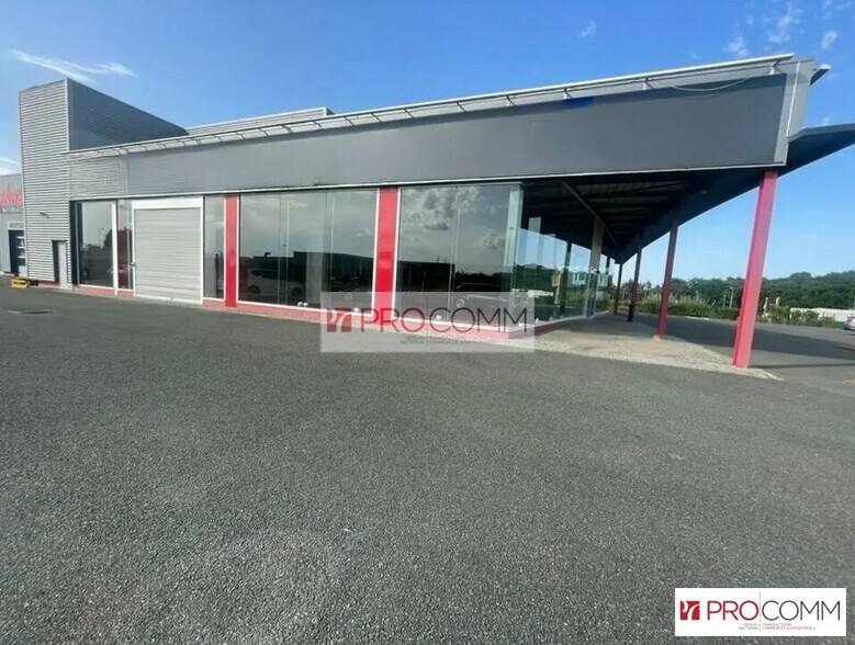 Retail in Chartres for lease - Building Photo - Image 2 of 6