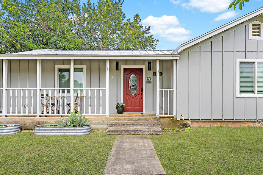 601 W Cypress, Johnson City, TX for sale - Primary Photo - Image 1 of 38