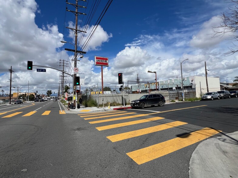 6320 S Main St, Los Angeles, CA for lease - Building Photo - Image 3 of 10