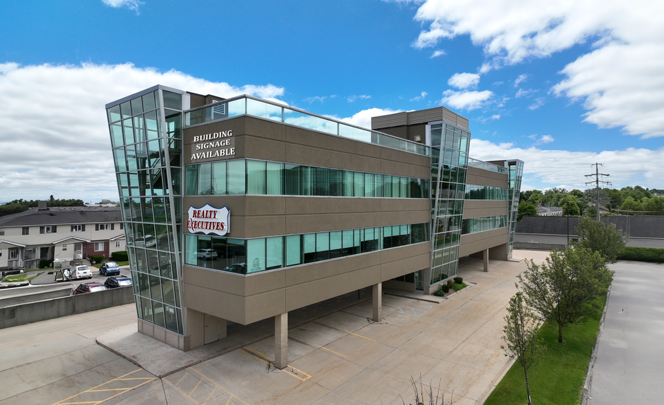 400 E Big Beaver Rd, Troy, MI for lease - Building Photo - Image 1 of 1