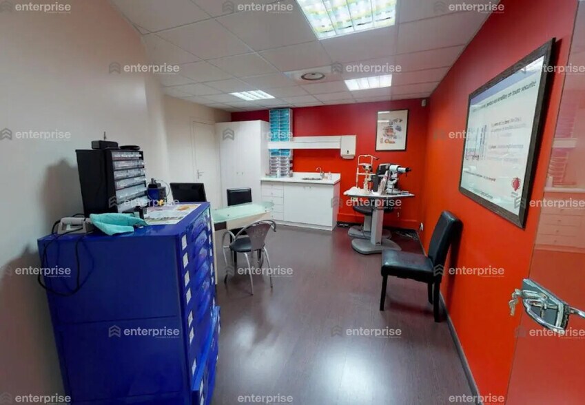 Retail in Longueau for lease - Interior Photo - Image 3 of 5