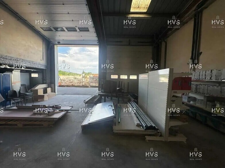 Industrial in Marignane for sale - Interior Photo - Image 2 of 8