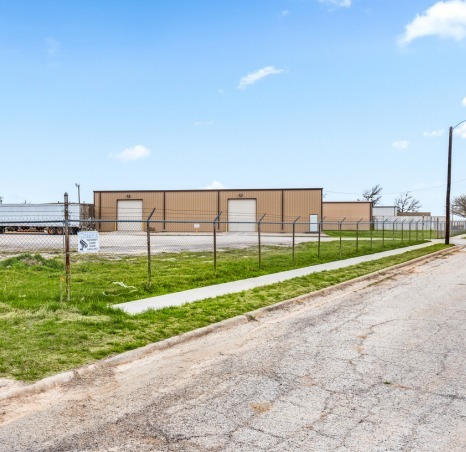 3001 Central Fwy, Wichita Falls, TX for lease Primary Photo- Image 1 of 5