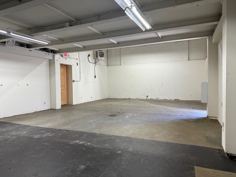 40 Oak Dr, Syosset, NY for sale - Interior Photo - Image 1 of 1