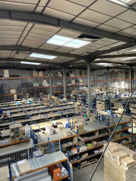 Flex in Vaulx-en-Velin for lease - Interior Photo - Image 3 of 8