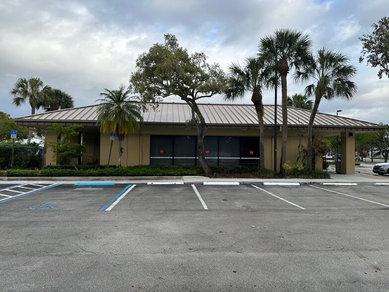 11 Weston Rd, Sunrise, FL for lease - Primary Photo - Image 1 of 4