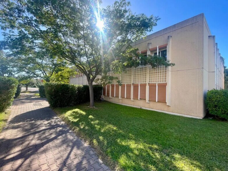 56 Avenue Blaise Pascal, Vitrolles for lease - Building Photo - Image 1 of 19