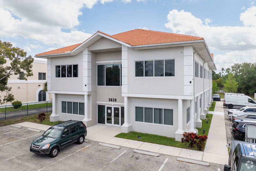 3620 Colonial Blvd, Fort Myers, FL for lease - Building Photo - Image 1 of 5