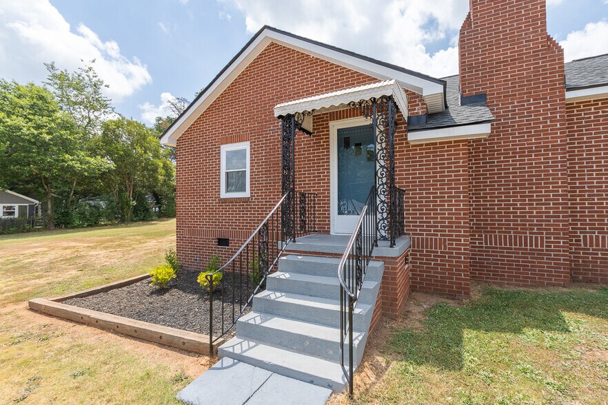 2411 W Whitner St, Anderson, SC for sale - Primary Photo - Image 1 of 1
